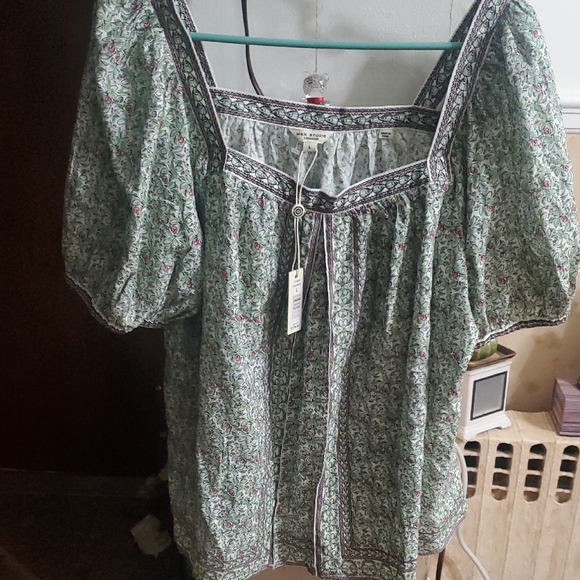 Max Studio Tops - Max Studio Green Floral Blouse with puffy sleeves brand new